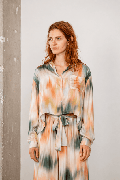 Printed Cropped Ecovero Viscose Oversized Shirt in vibrant seasonal print, featuring a relaxed fit and cropped length.