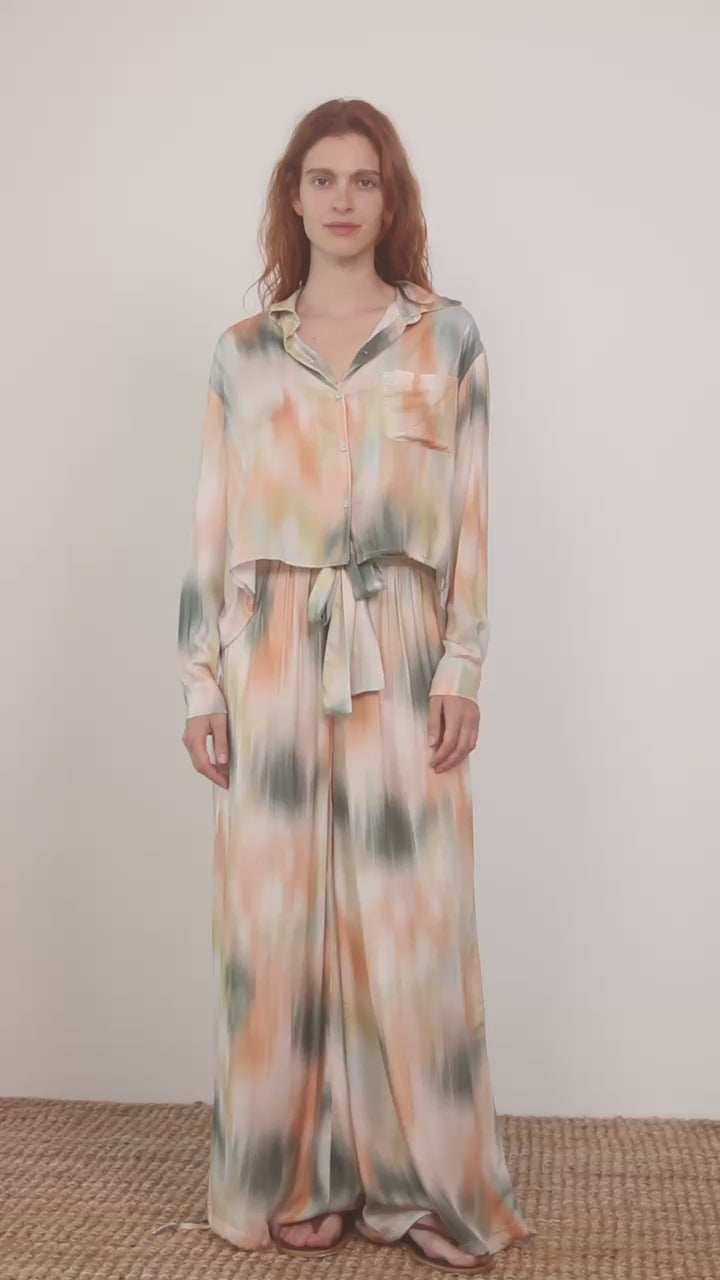 Printed Cropped Ecovero Viscose Oversized Shirt worn by a model, displaying a stylish and fluid design in seasonal colors.